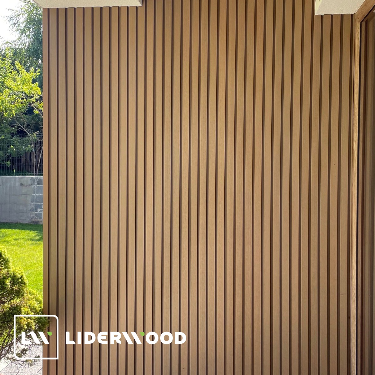 Plná kompozitní prkna, fasádní lamely dub a další novinky na stránkách liderwood.cz