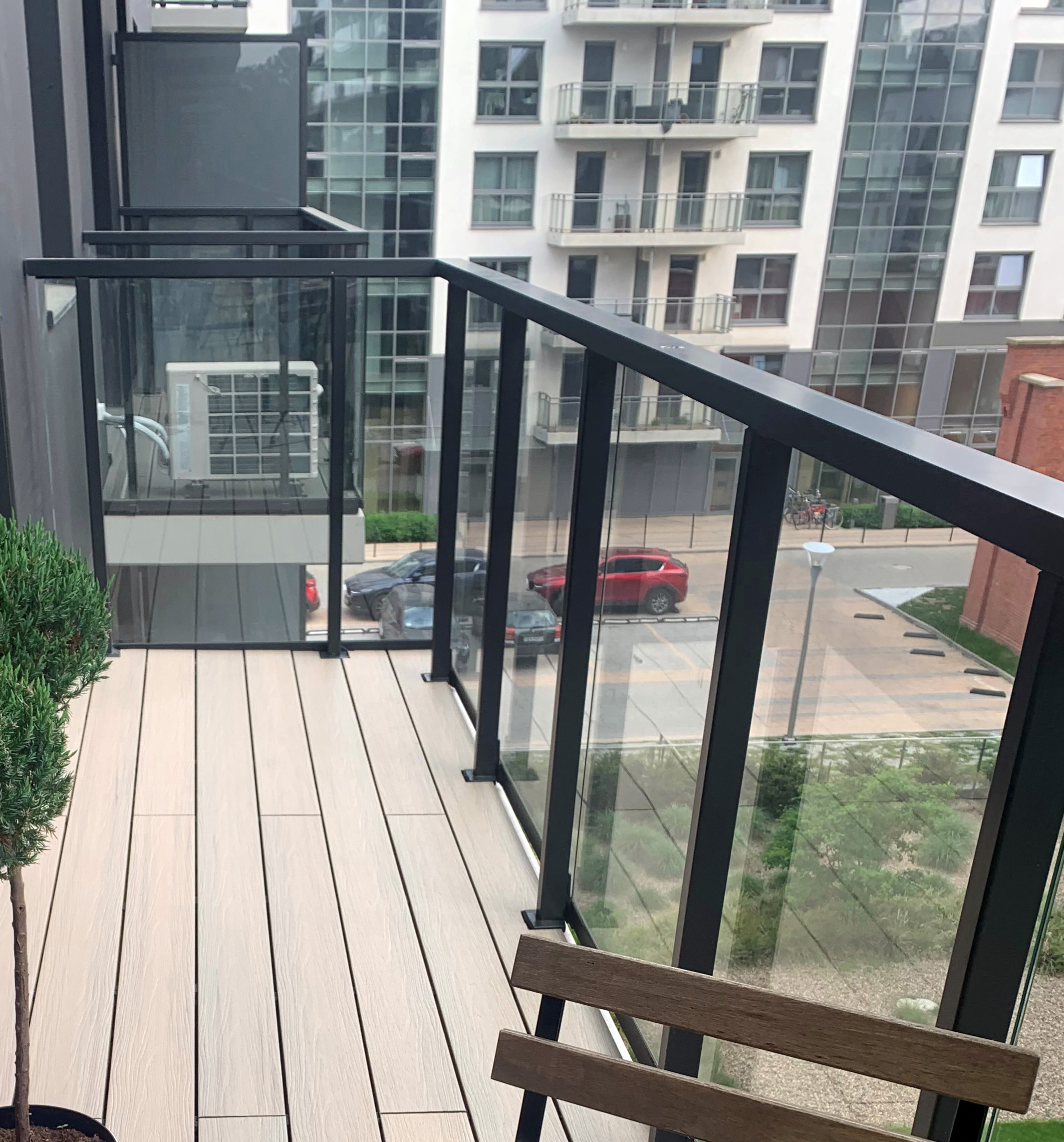 Balkon s kompozitních terasových prken Premium Ecru