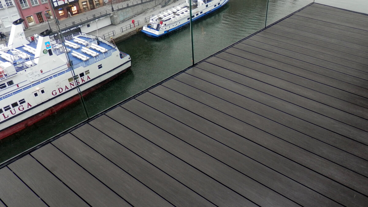 Balkon v apartmánu - Terasové prkno Premium Antrazit