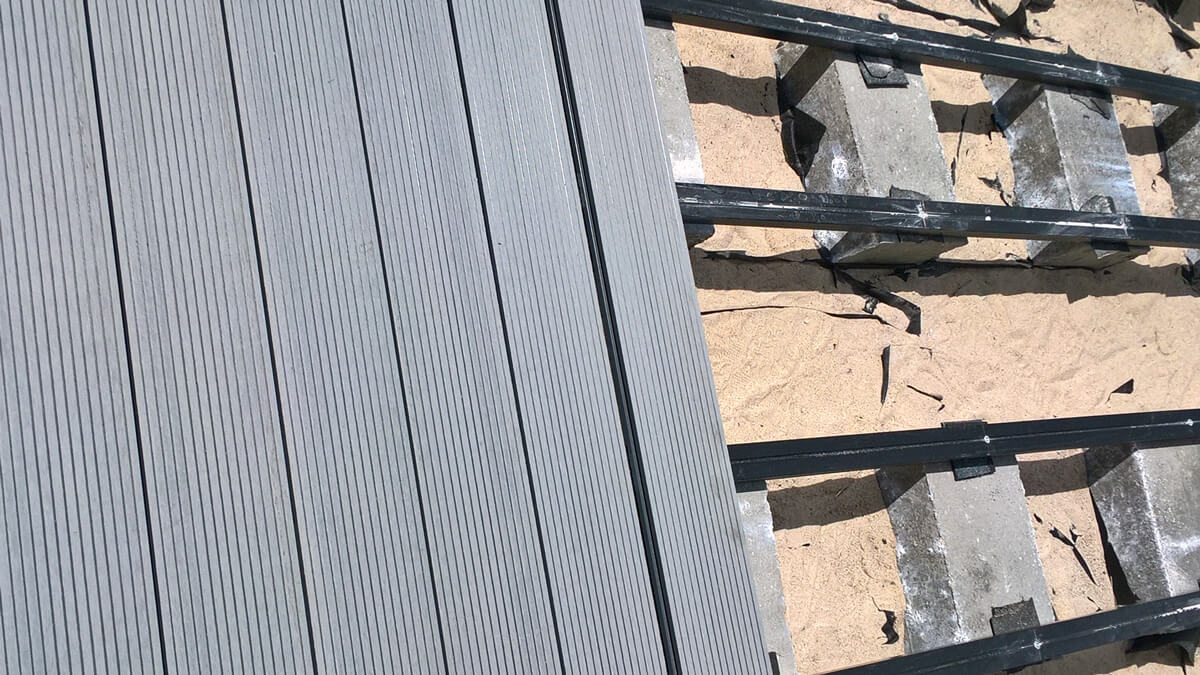 Terasa z kompozitních desek Standard Světle šedý