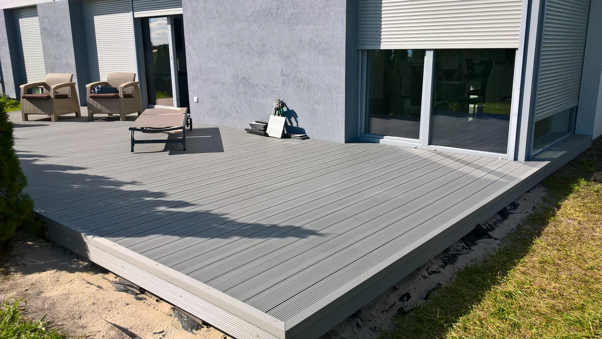 Terasa z kompozitních desek Standard Světle šedý
