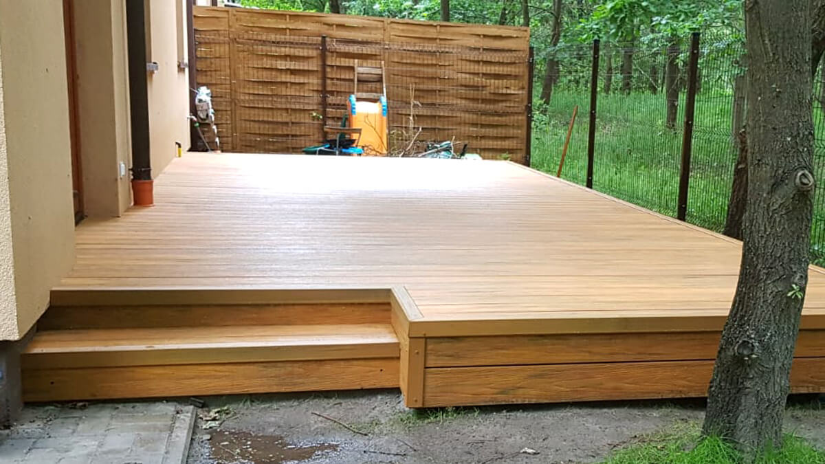 Terasa se schodem - WPC Terasové prkno Premium Amber