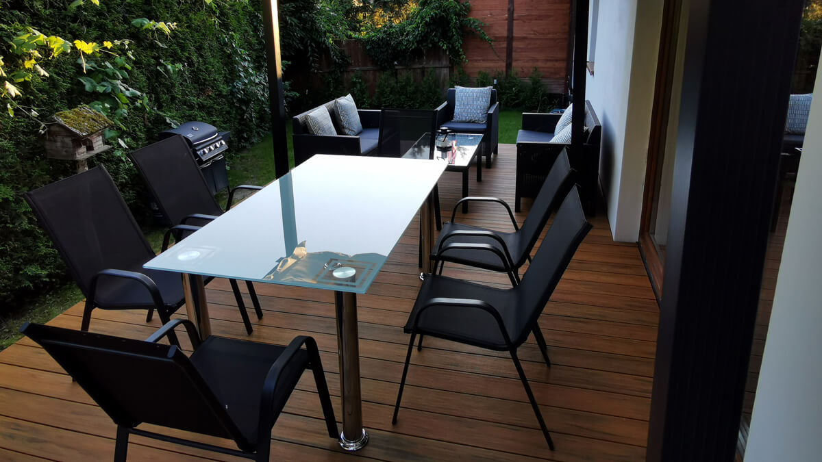 Atmosférická terasa z kompozitních terasových prken Premium Amber