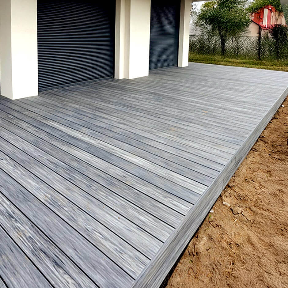 Prostorná terasa s kompozitními prkny Premium Gray