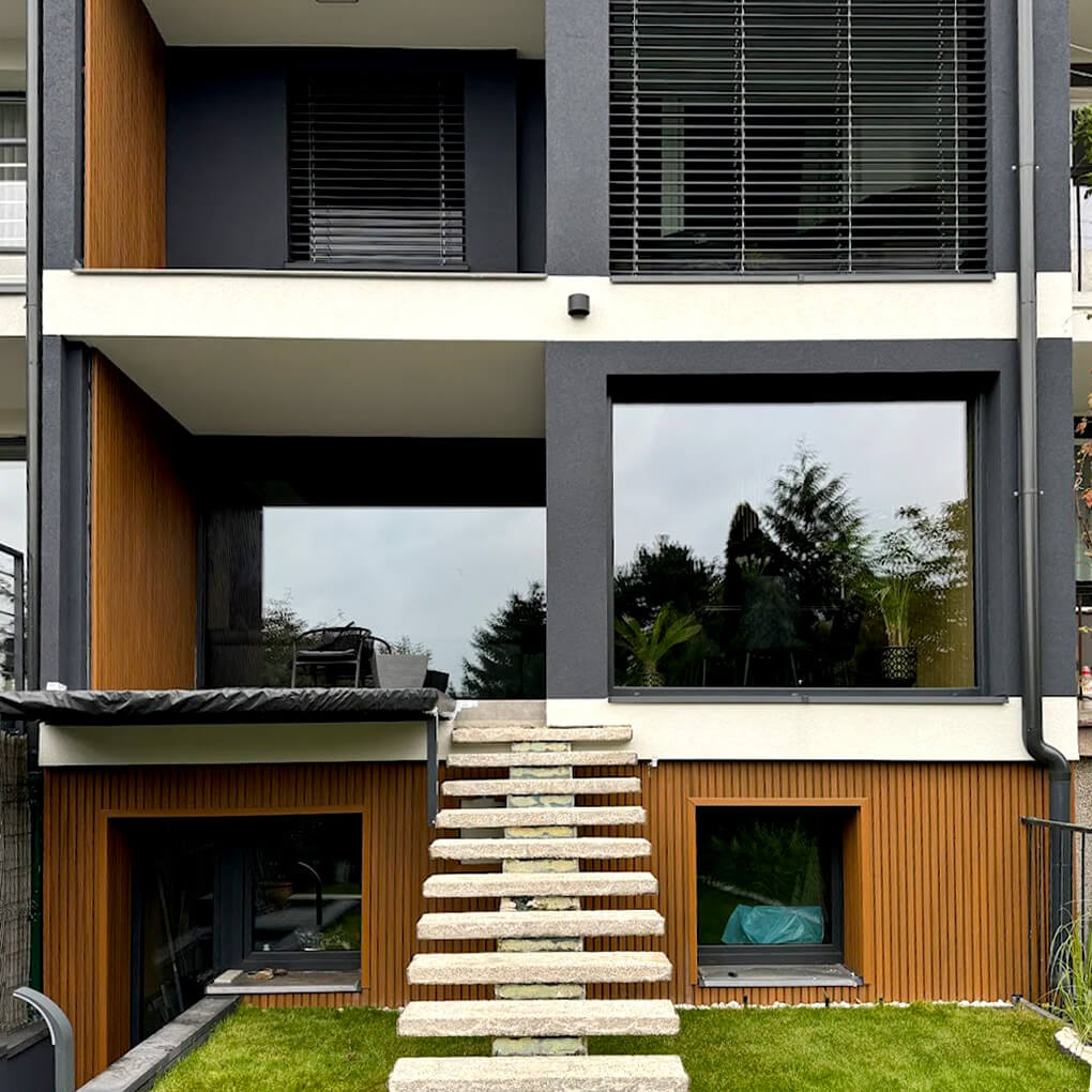 Fasáda z kompozitního lamelového obkladu Amber 3D – elegance v moderním stylu