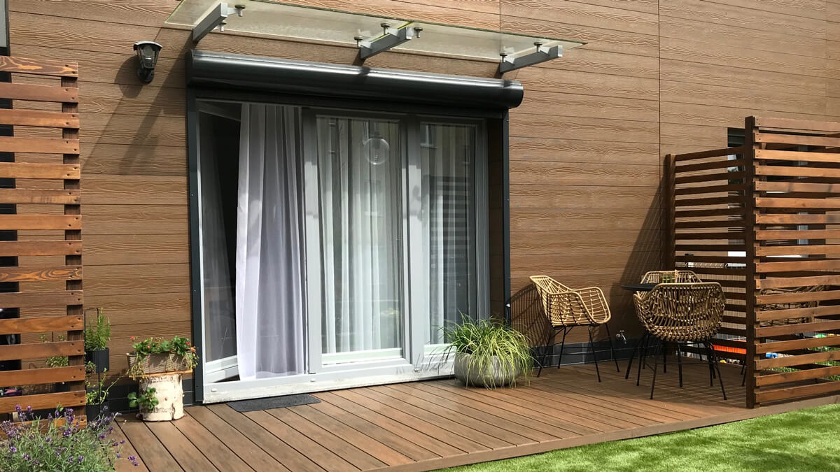 Terasa v řadovém domě, kompozitní Terasové prkno Premium Teak