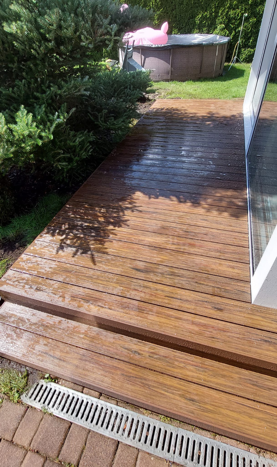 Terasa Premium Redwood – přirozené prodloužení zahrady