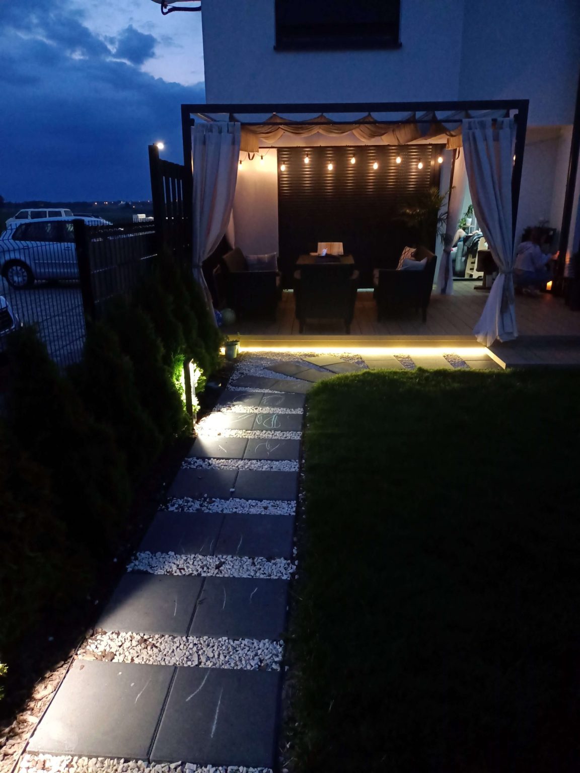 Návrh terasy ze standardních kompozitních terasových prken v barvě Honey Teak