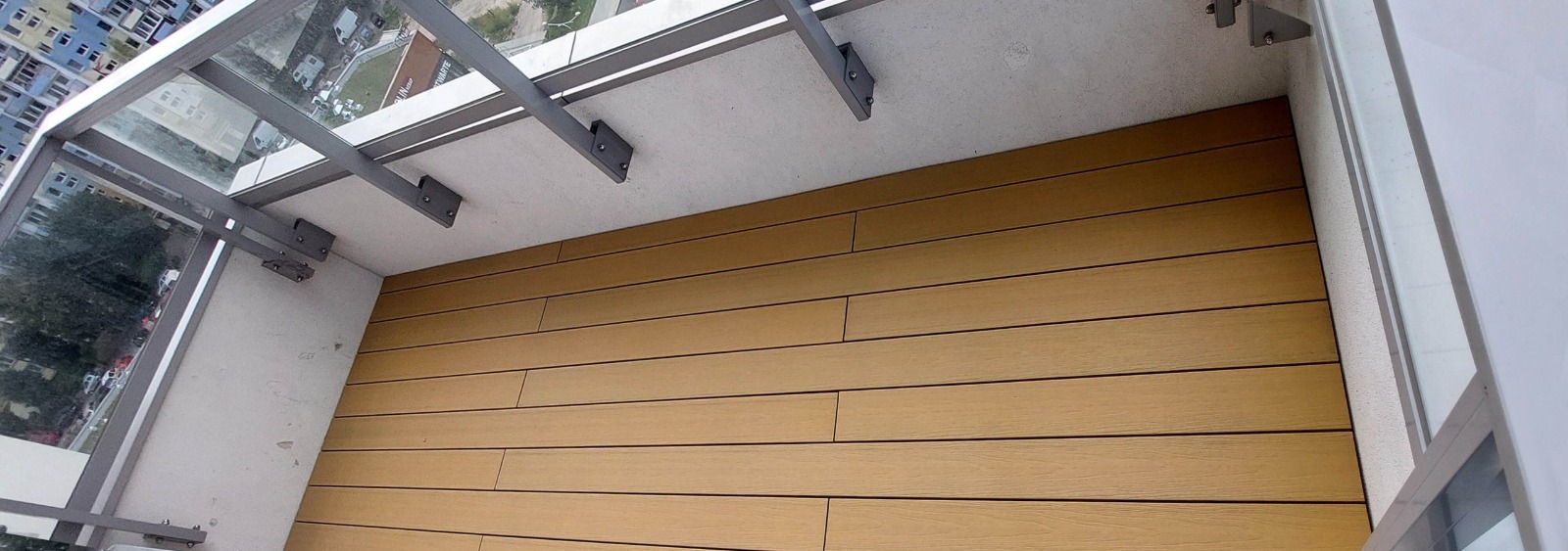 Balkon s kompozitních terasových prken Premium Sand