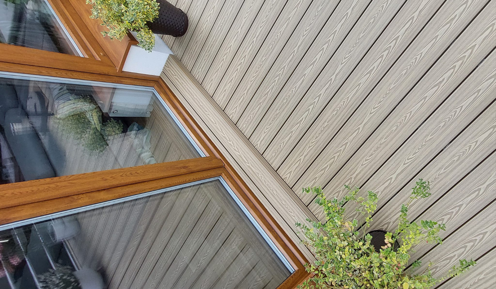 Balkon Medový Teak 3D – teplý styl a bezúdržbový komfort