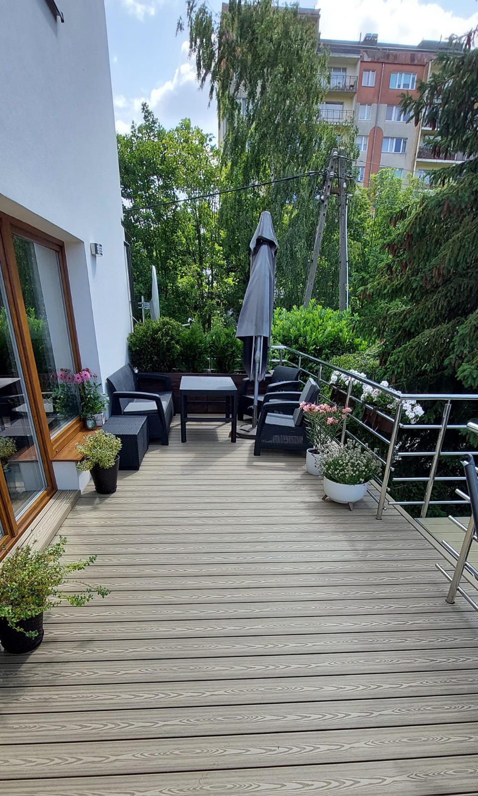 Balkon Medový Teak 3D – teplý styl a bezúdržbový komfort