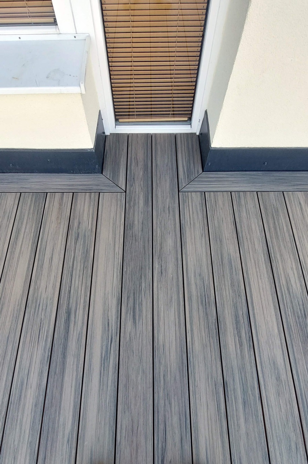 Rohový balkon - Terasové prkno WPC Premium Antique