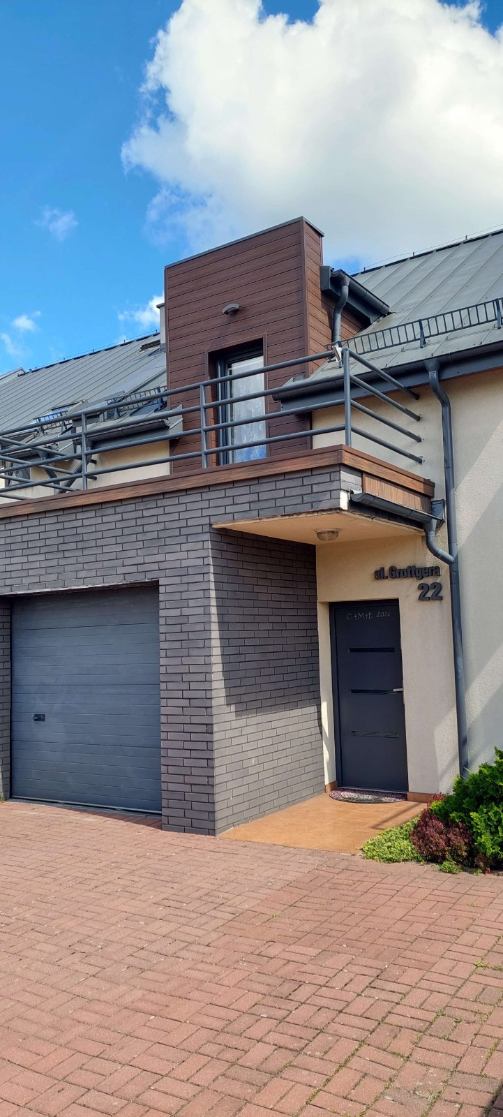 Fasáda z kompozitných dosiek Redwood Premium