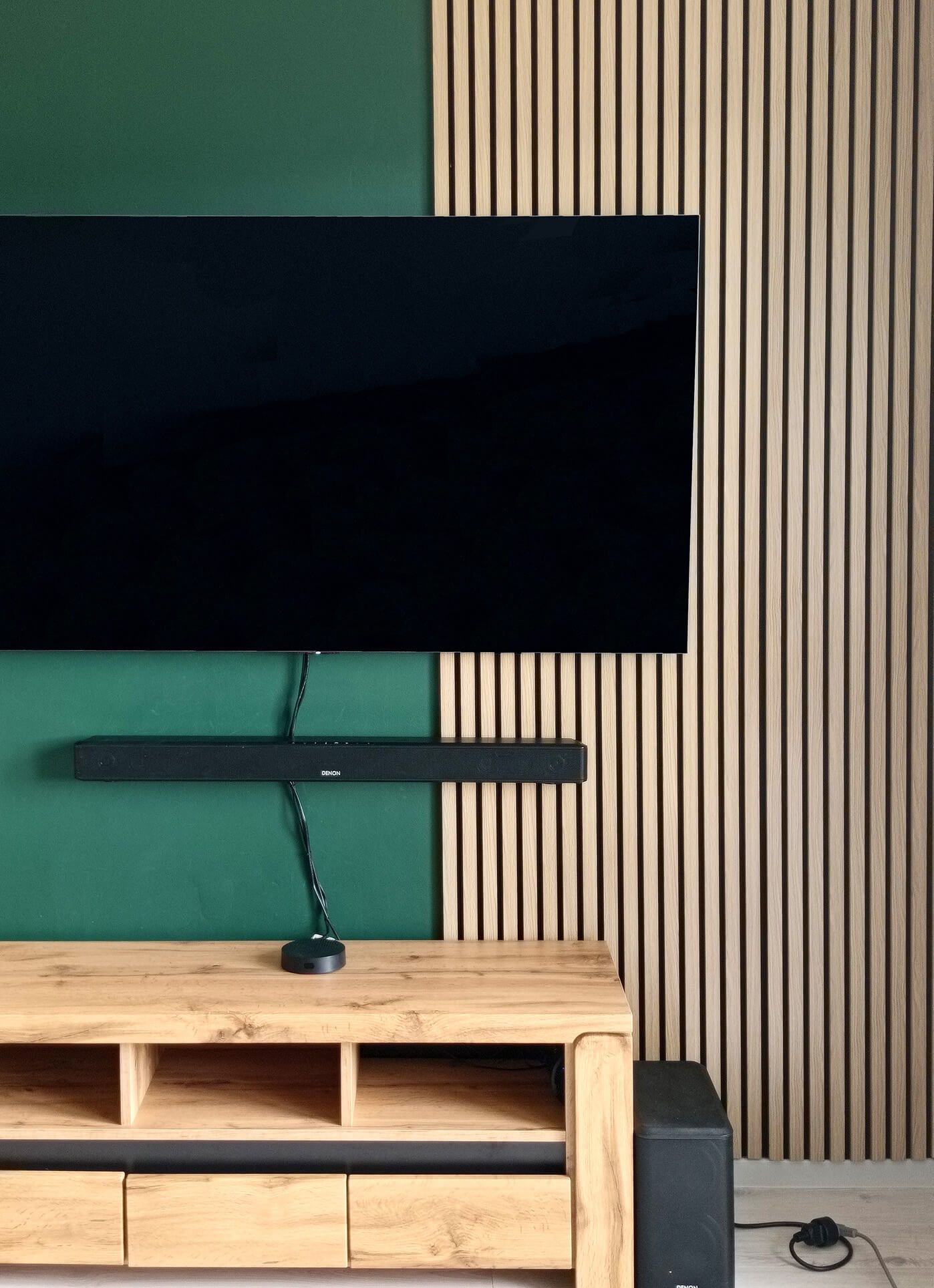 Zařízení obývacího pokoje – akustické lamely Dub Sonoma