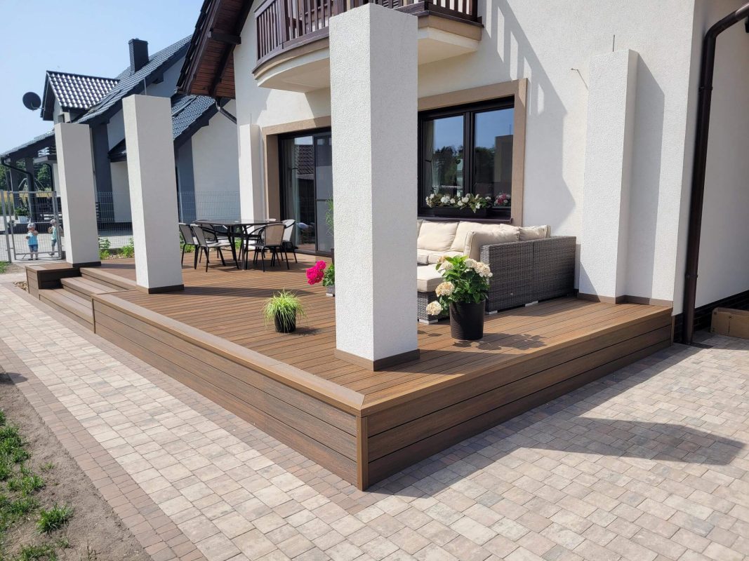 Terasa z prémiových kompozitních terasových prken Premium Teak