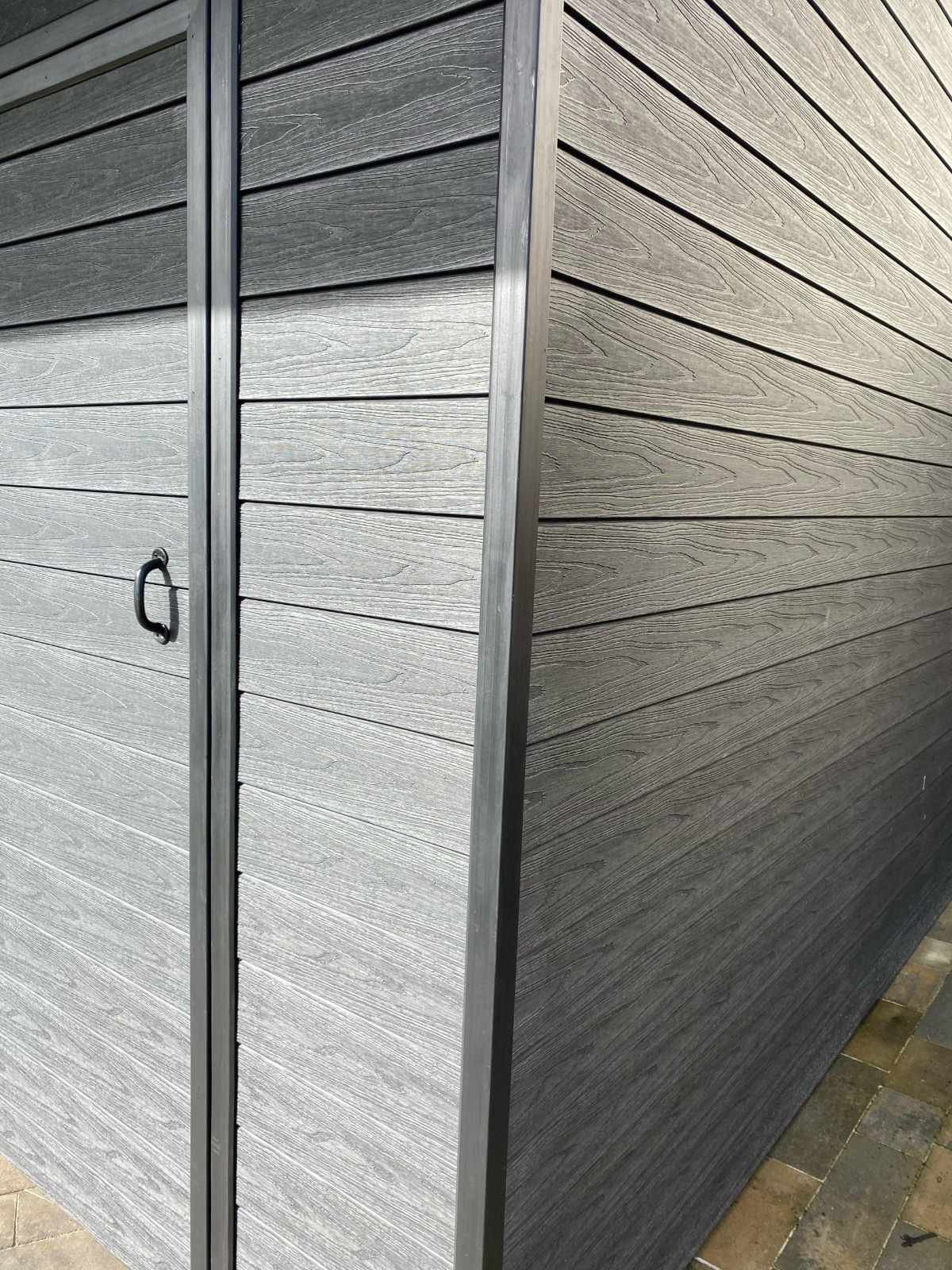 Zahradní domek se zastřešením z kompozitních desek Premium Gray