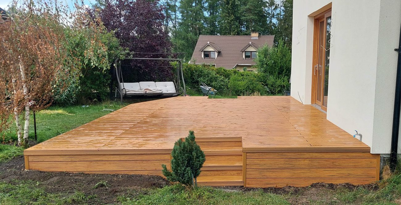 Terasa se schody – kompozitní terasové desky Amber Premium