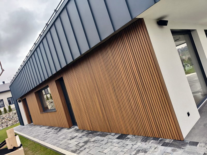 Fasáda domu – 3D fasádní lamely Amber