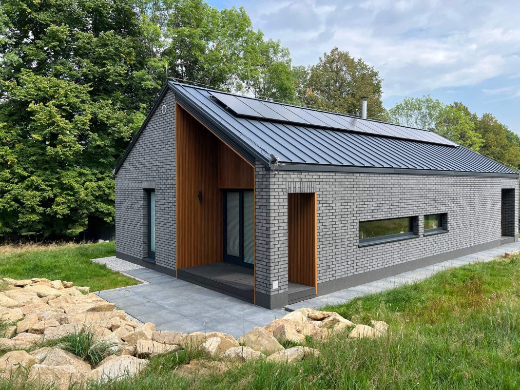 3D Amber lamely na fasádě budovy