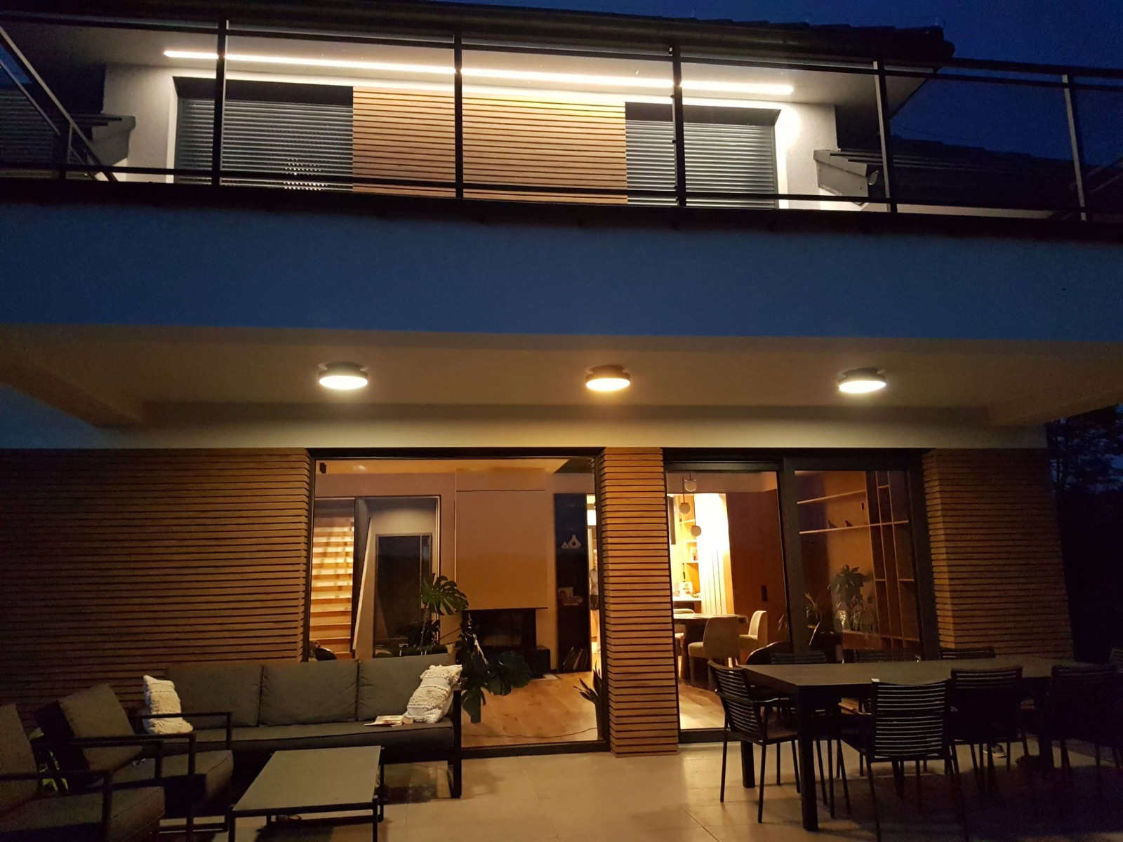 Lamely na fasádě v hlavní roli – nová barva: Dub Winchester