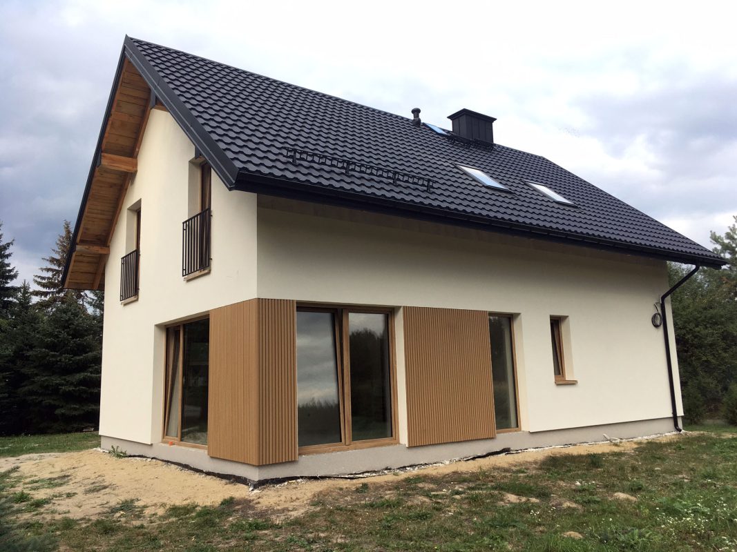 Fasáda z kompozitních lamel Dub