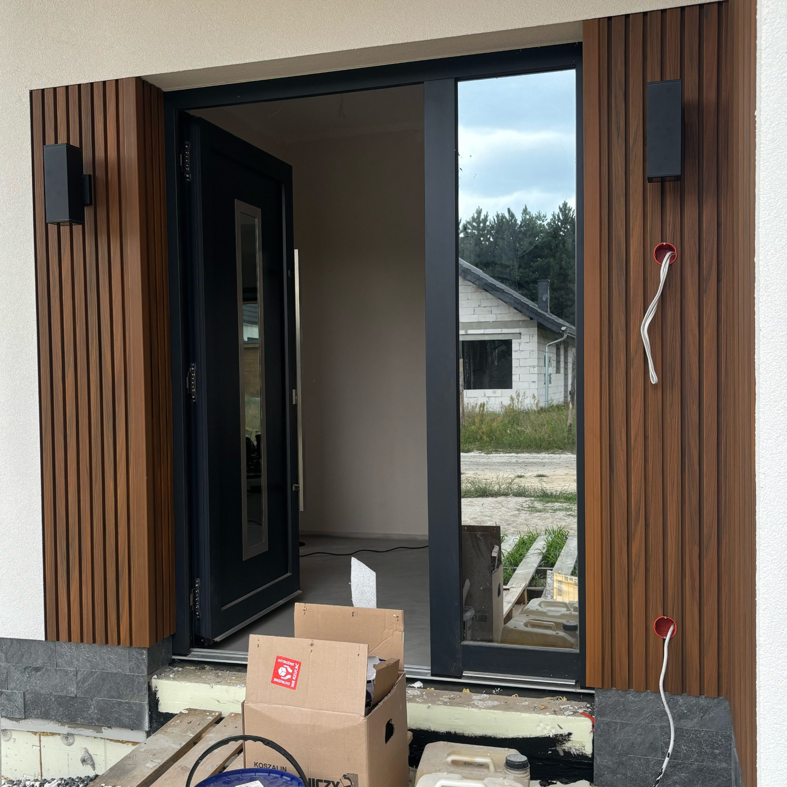 Fasádní lamely Premium Amber 3D – elegantní vstup s charakterem