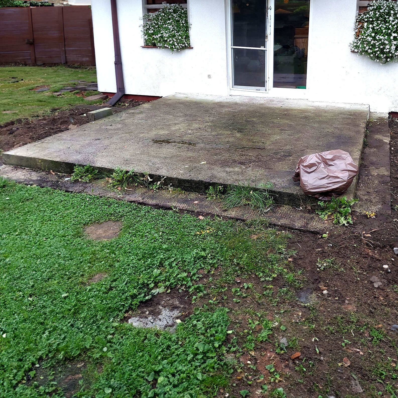 Kompletní proměna terasy s kompozitními terasovými prkny Premium Redwood