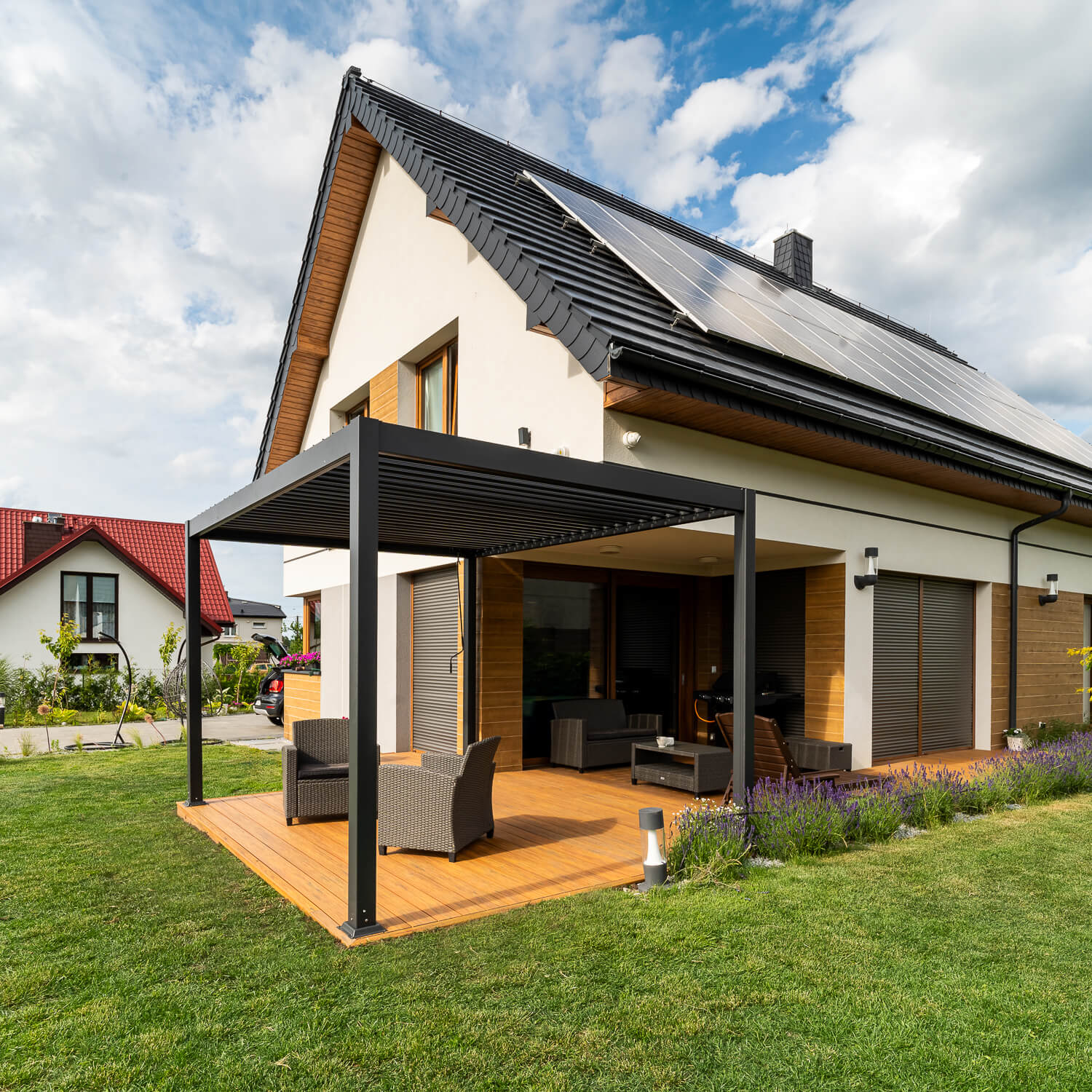 Zahradní pergola od Liderwoodu – moderní terasa z terasových prken Premium Amber