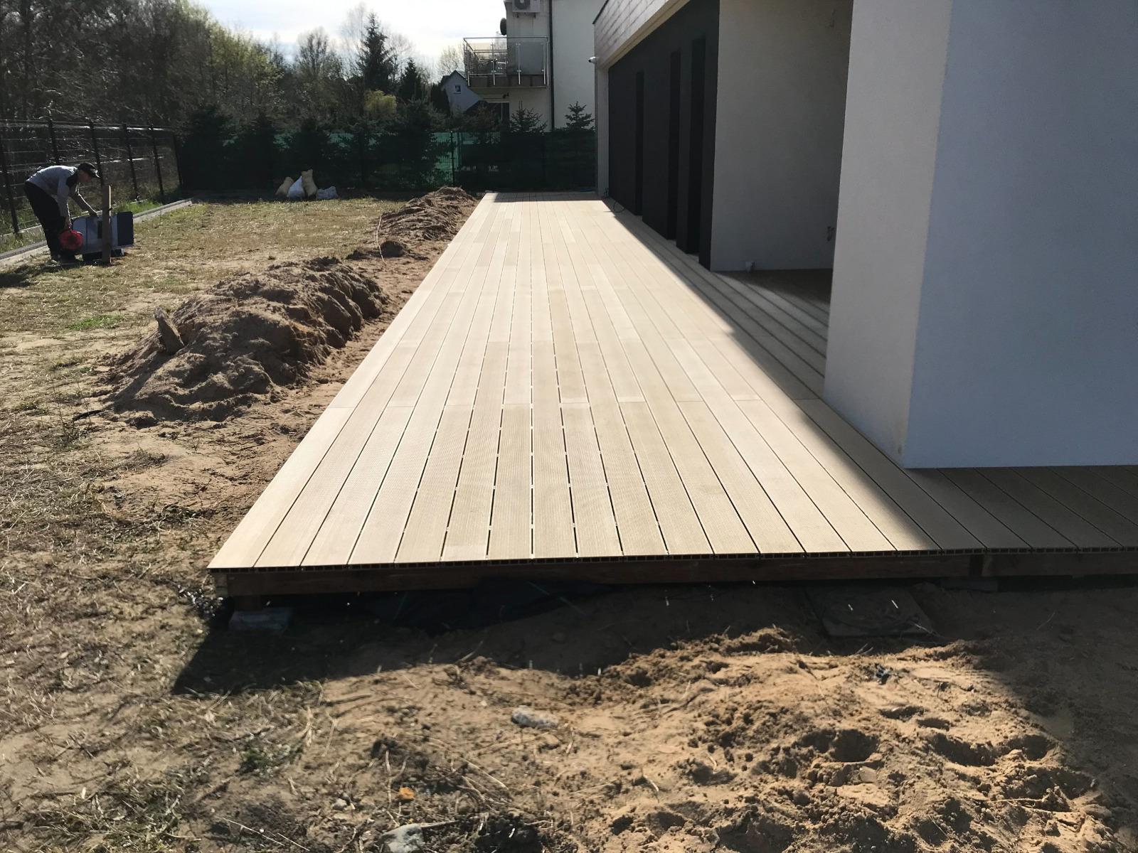 Terasa Standard Medový Teak – funkční prostor kolem domu