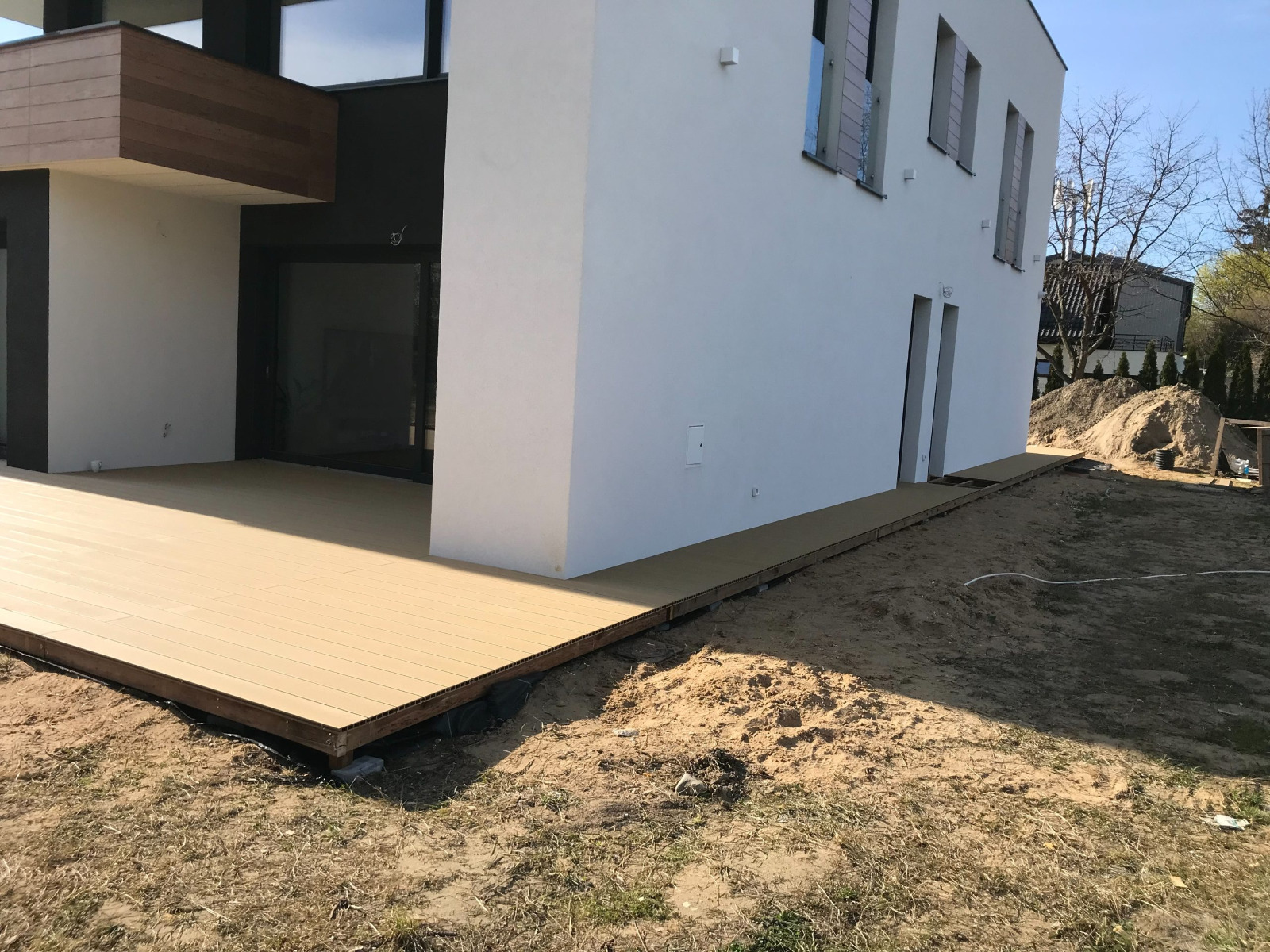 Terasa Standard Medový Teak – funkční prostor kolem domu