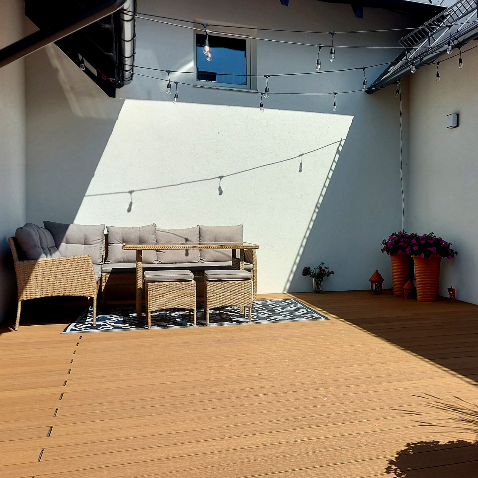 Kompozitní terasa z prémiových terasových prken Natural Oak