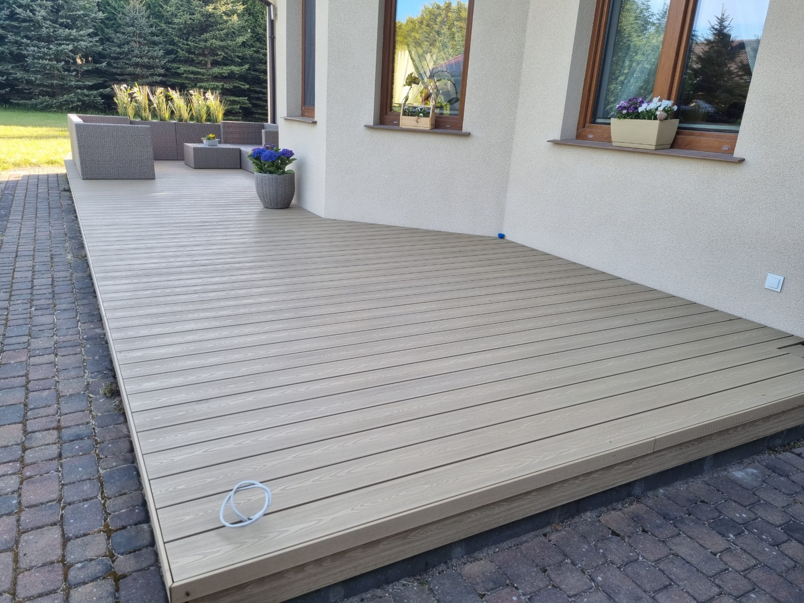 Terasa Honey Teak 3D – harmonická elegance u domu