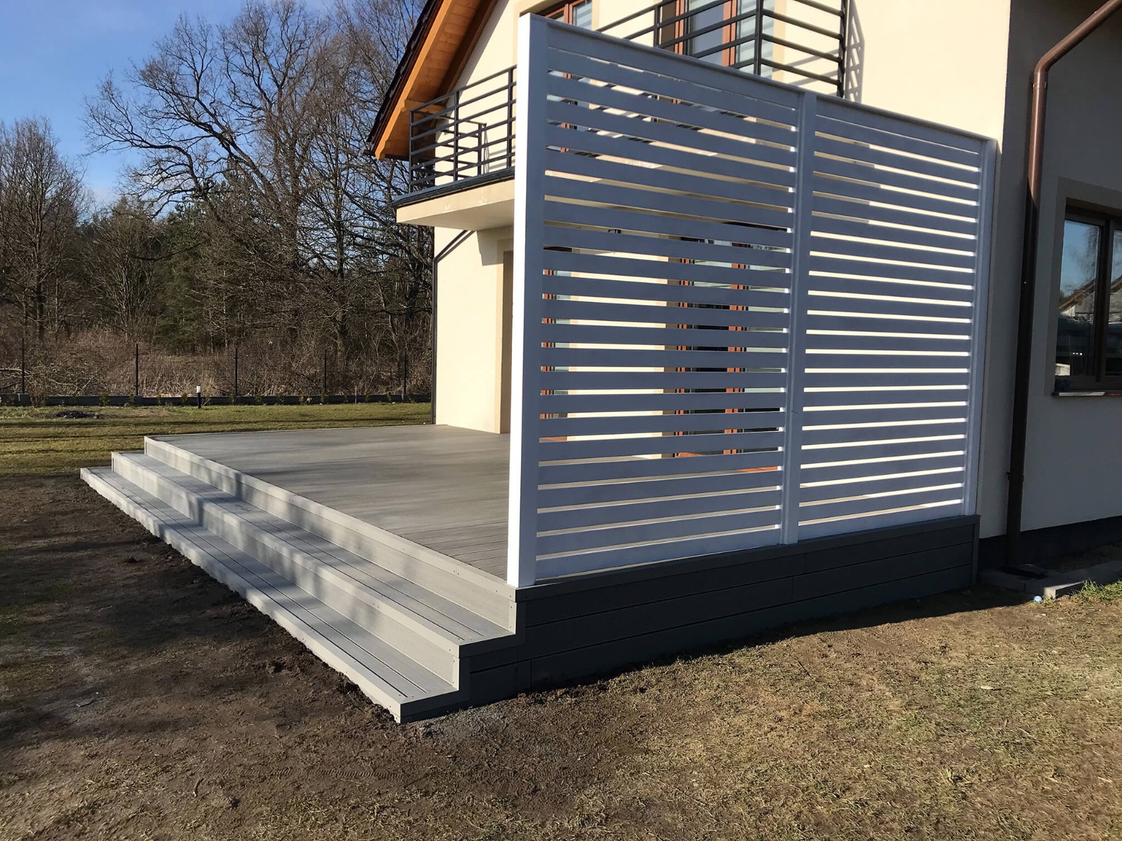 Terasa z kompozitních terasových prken Standard 15 Světle Šedý