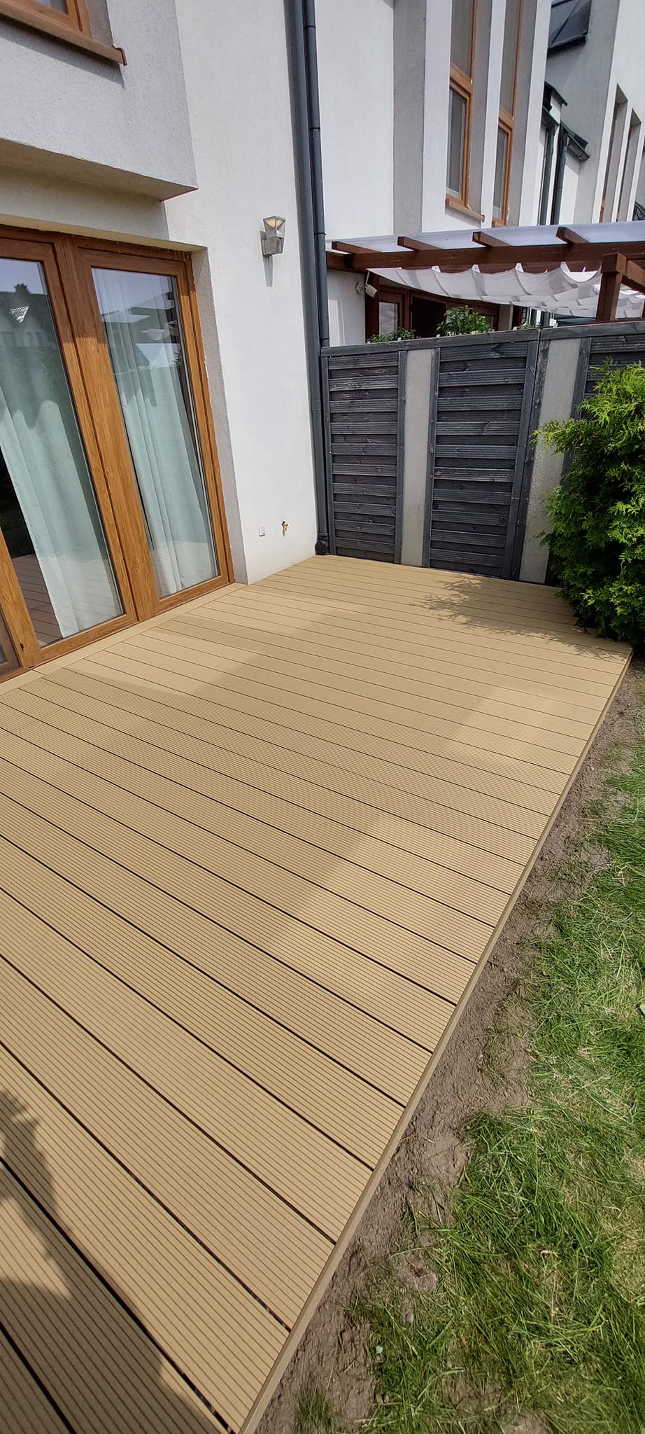 Terasa Standard Medový Teak – hřejivý akcent v domácí relaxační zóně