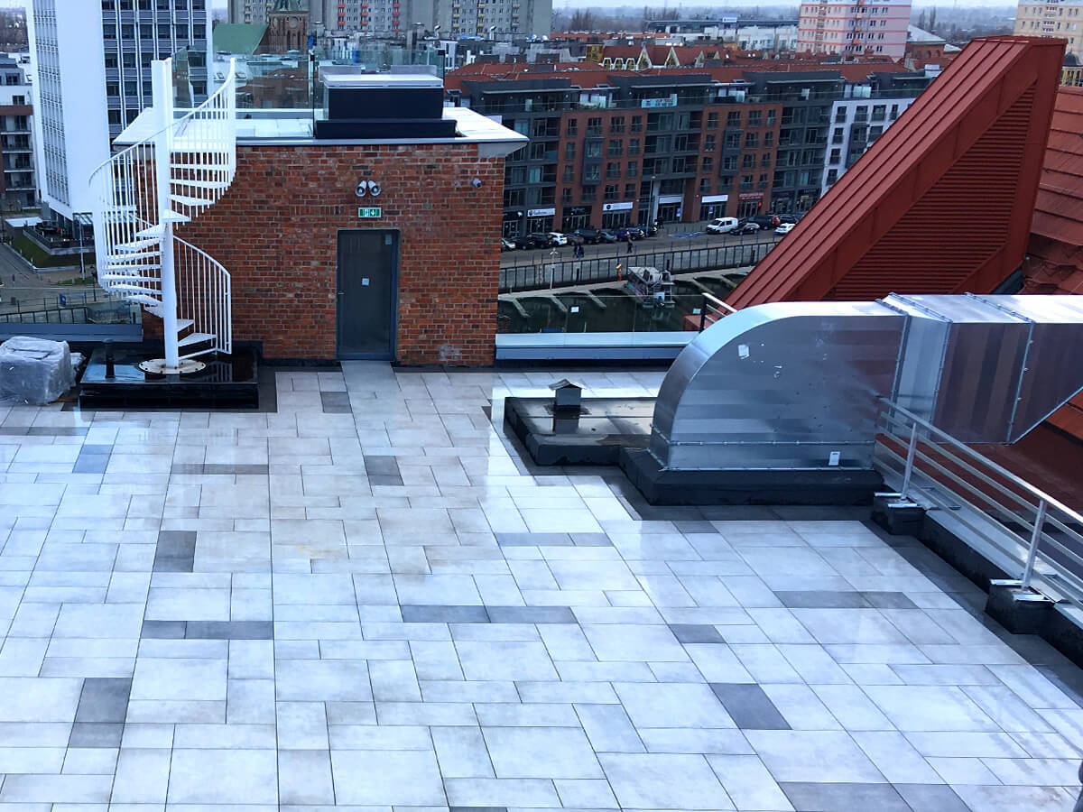 Montáž větrané terasy z keramických dlaždic