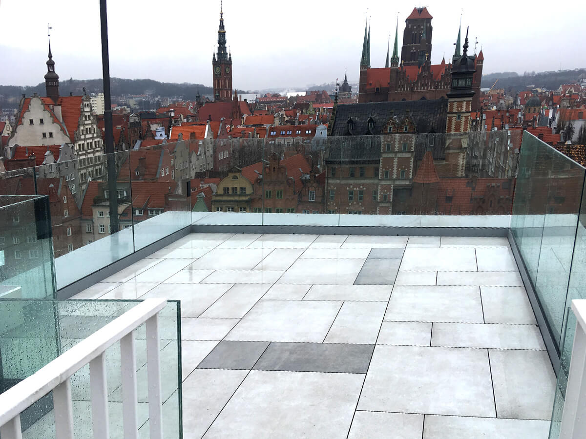 Montáž větrané terasy z keramických dlaždic