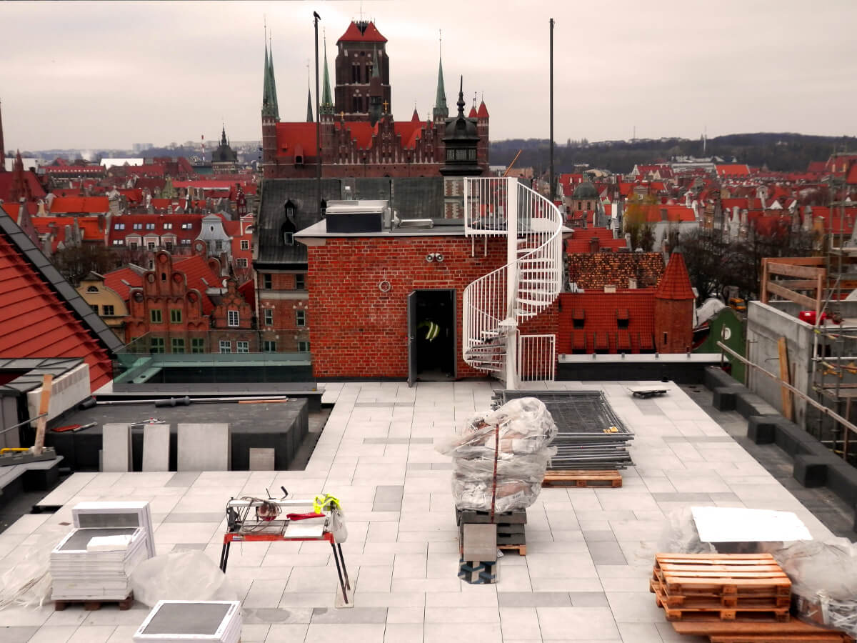 Montáž větrané terasy z keramických dlaždic