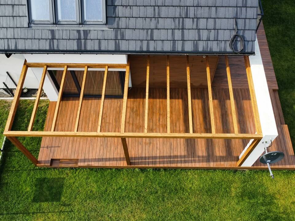 Terasa z kompozitních terasových prken Premium Teak