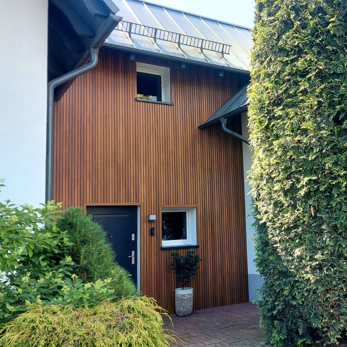 Modern&iacute; fas&aacute;da z kompozitn&iacute;ch lamely Premium Amber