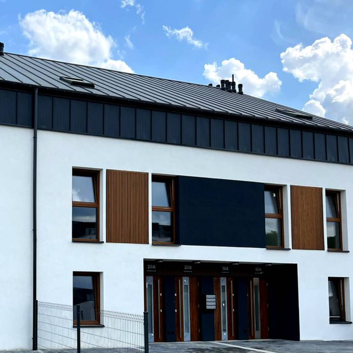 realizacja elewacji z lameli kompozytowych teak premium