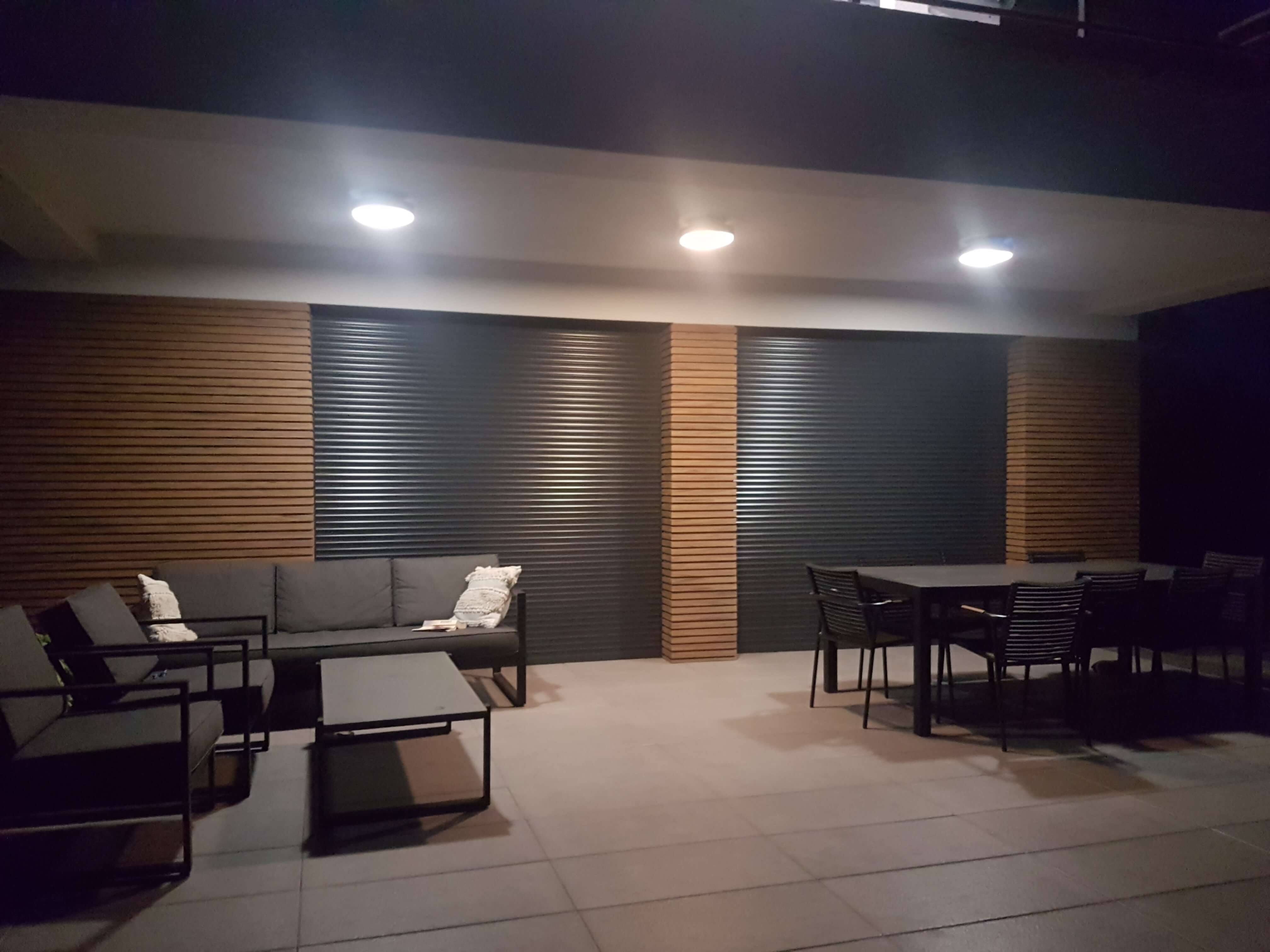 kompozytowe lamele elewacyjne dąb winchester elewacja lamelowa