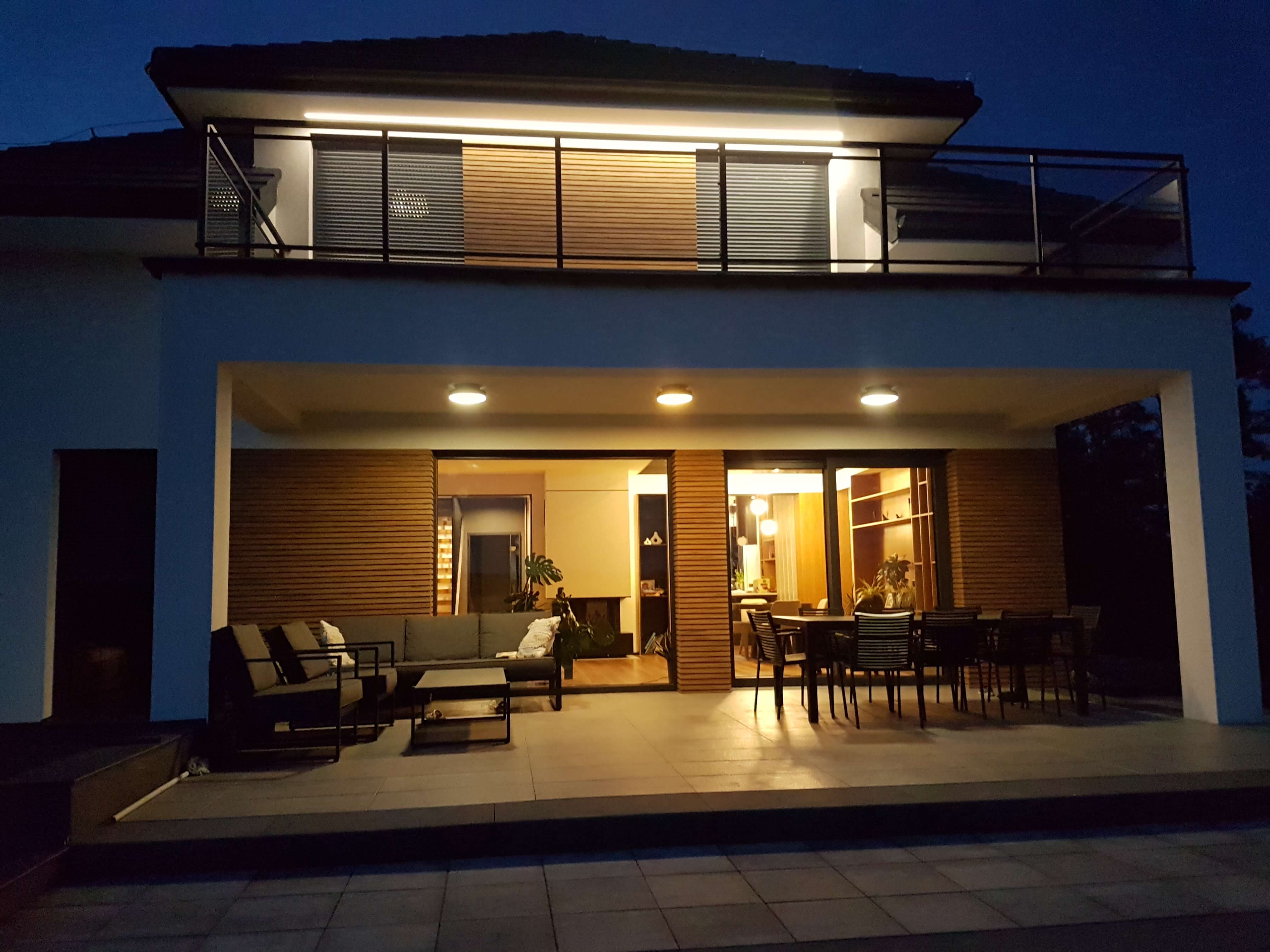 kompozytowe lamele elewacyjne dąb winchester elewacja lamelowa